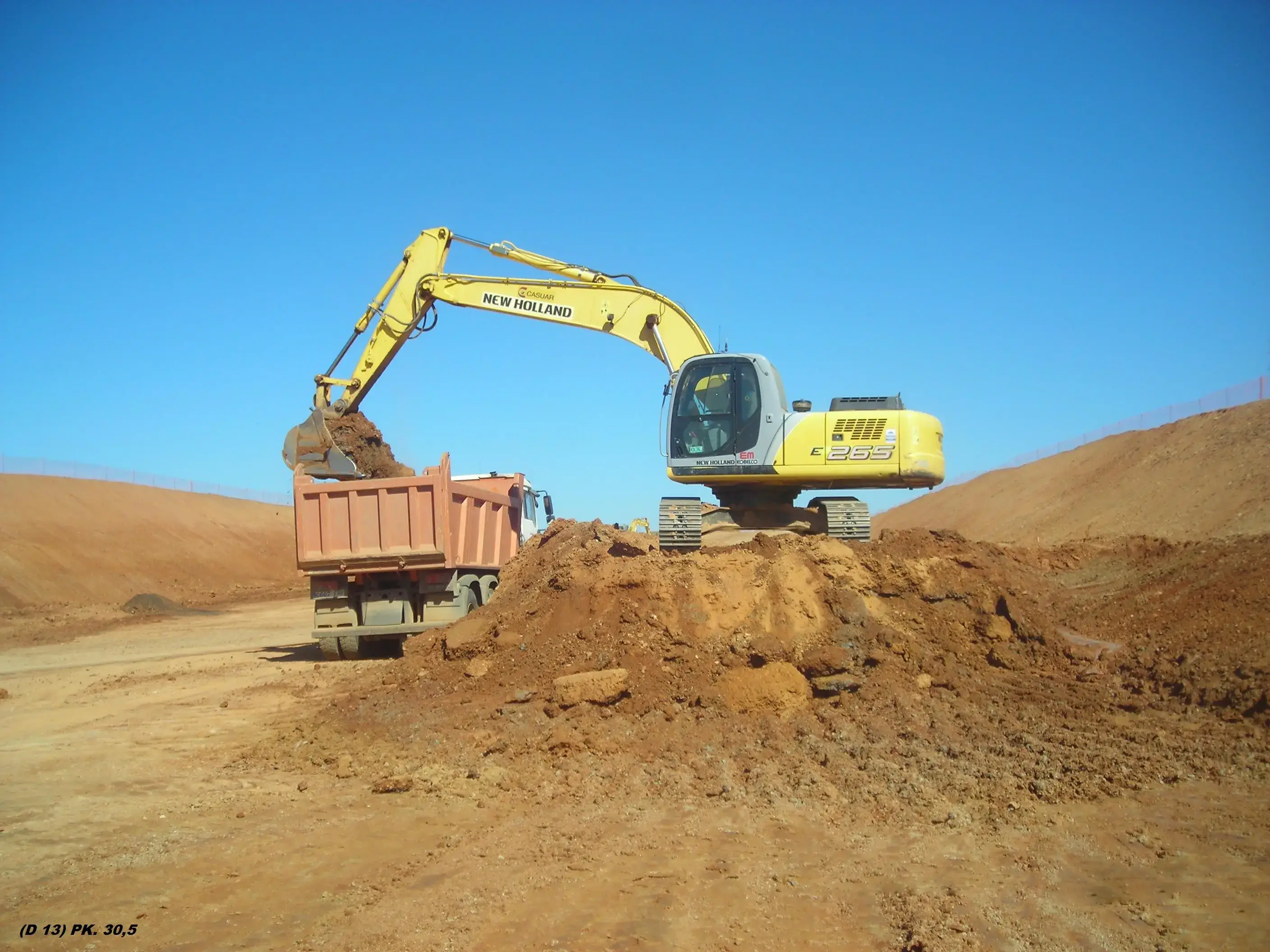 Estrategias de Exploración Geotécnica: Sondajes, Calicatas y Geofísica